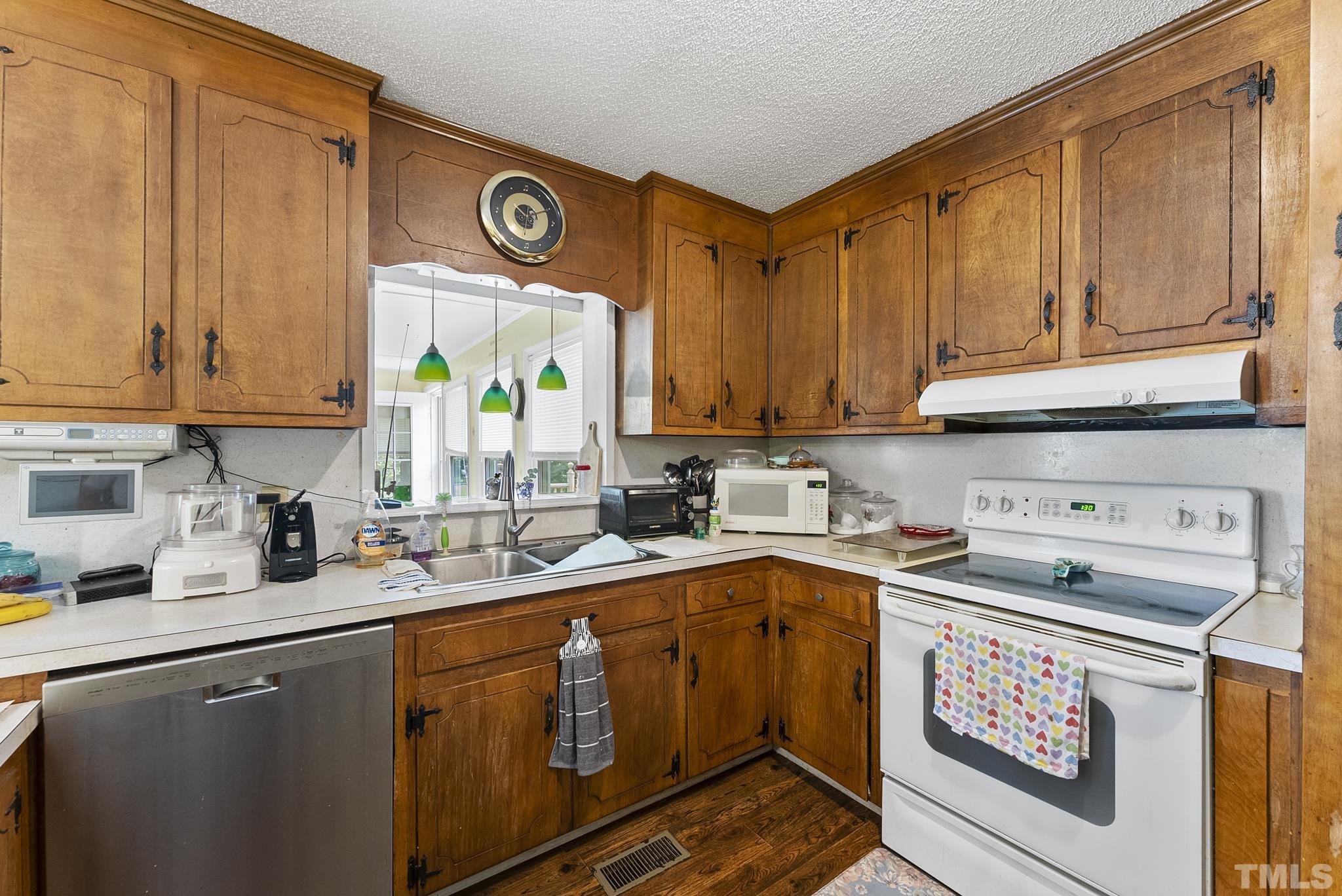 1354 Mudham Road Zebulon, NC 27597 - Photo 9 of 24 Gallery Image 9