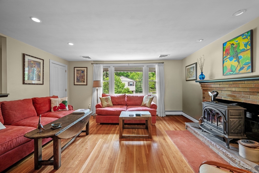 88 Moffatt Road Salem, MA 01970 - Photo 5 of 37