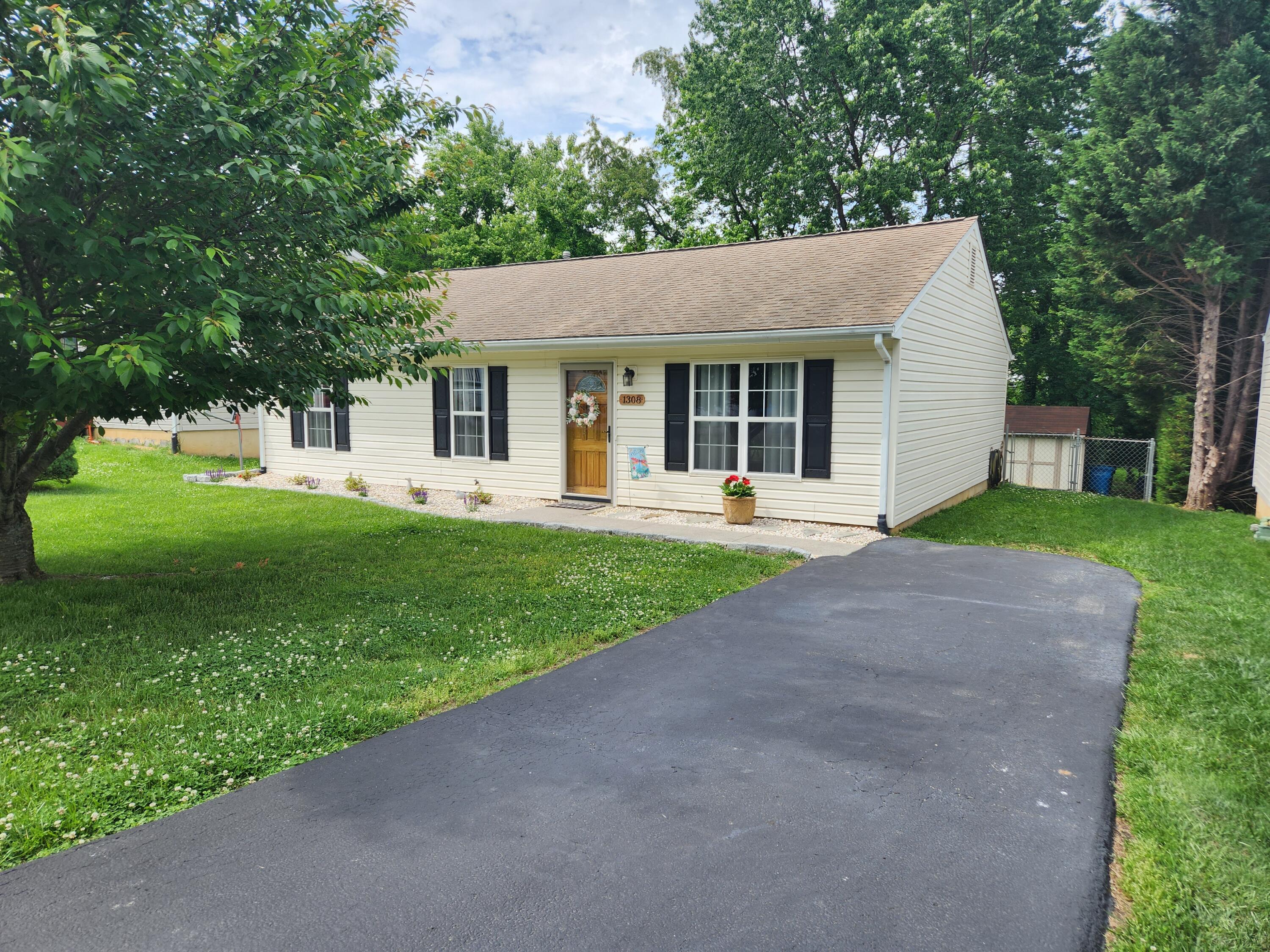 1308 Lewis Road Southeast Roanoke, VA 24014 - Photo 1 of 32 STREET VIEW