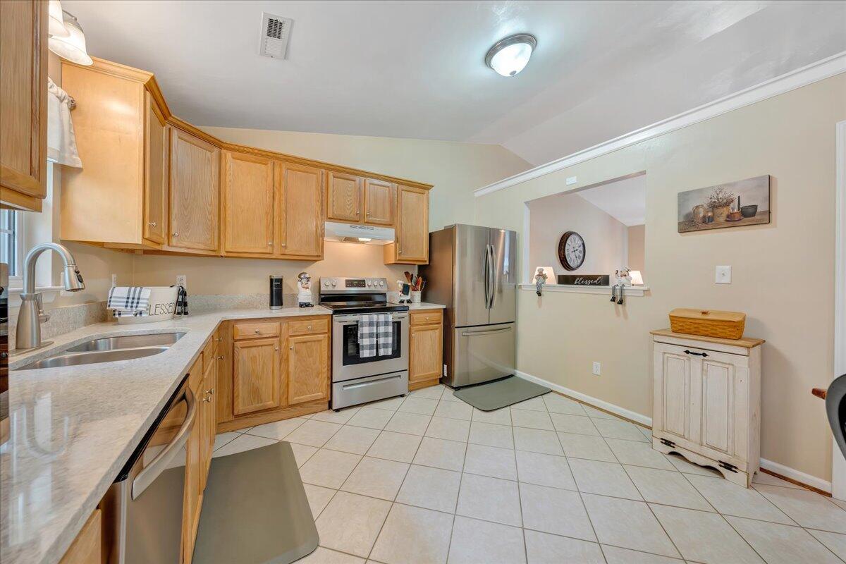 1308 Lewis Road Southeast Roanoke, VA 24014 - Photo 11 of 32 10-MIB02040