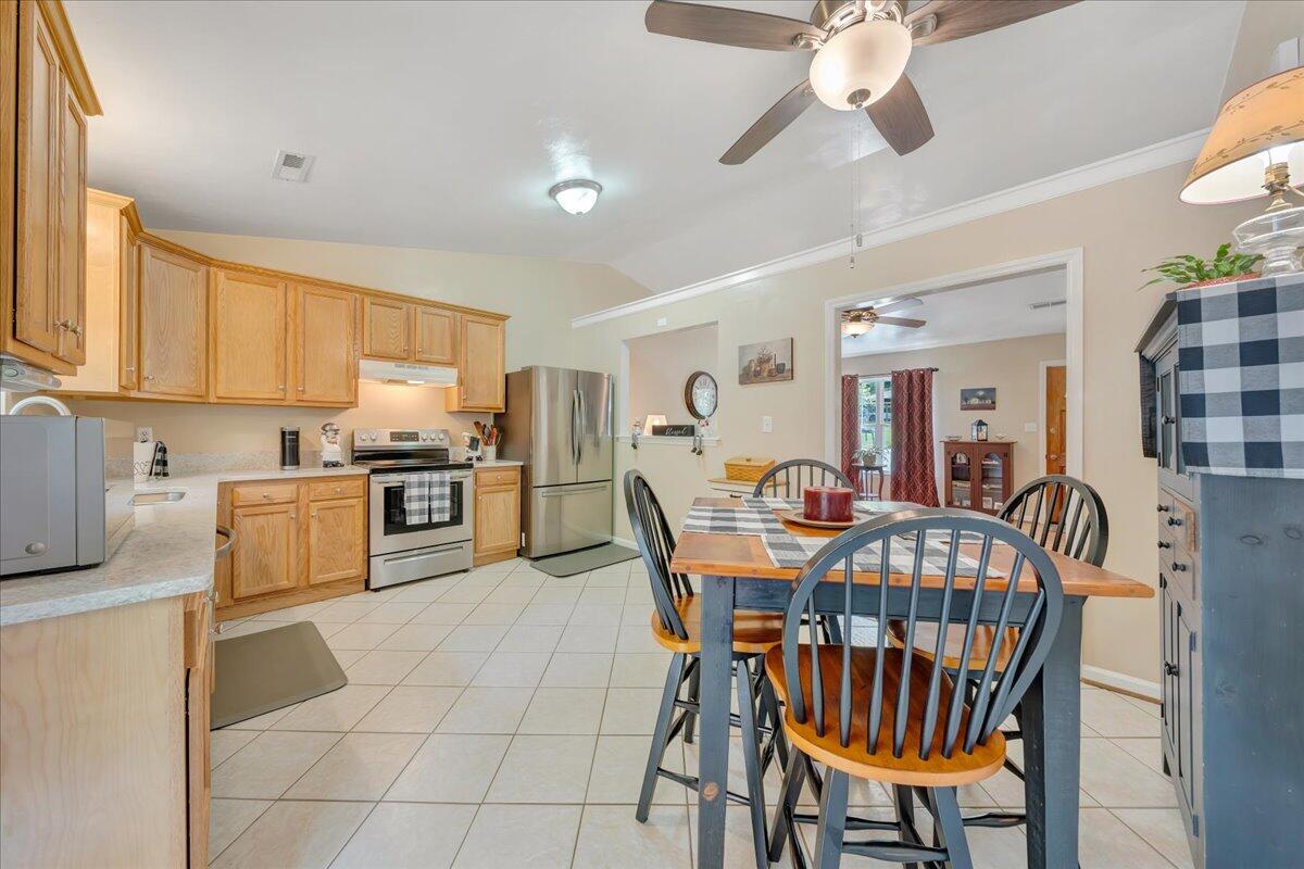 1308 Lewis Road Southeast Roanoke, VA 24014 - Photo 12 of 32 11-MIB02043