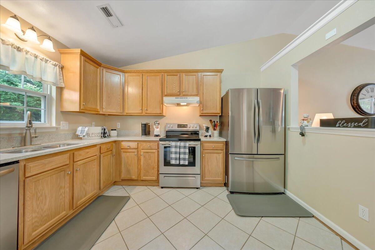 1308 Lewis Road Southeast Roanoke, VA 24014 - Photo 13 of 32 12-MIB02046