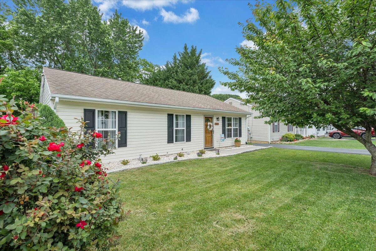 1308 Lewis Road Southeast Roanoke, VA 24014 - Photo 2 of 32 01-MIB01998