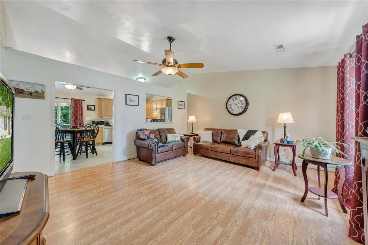 1308 Lewis Road Southeast Roanoke, VA 24014 - Photo 6 of 32 05-MIB02025