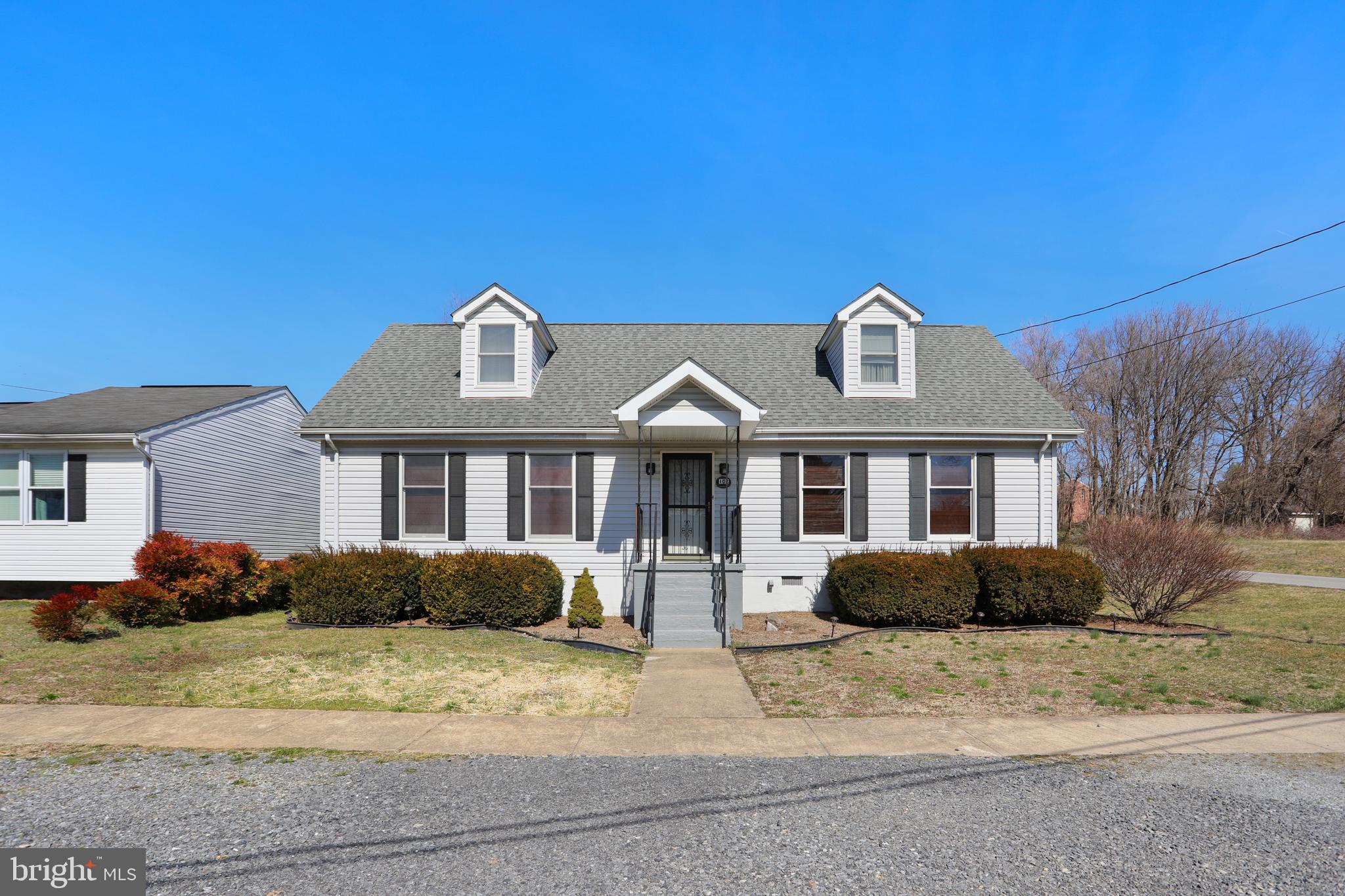 402 West 4th Avenue Ranson, WV 25438 - Photo 2 of 32