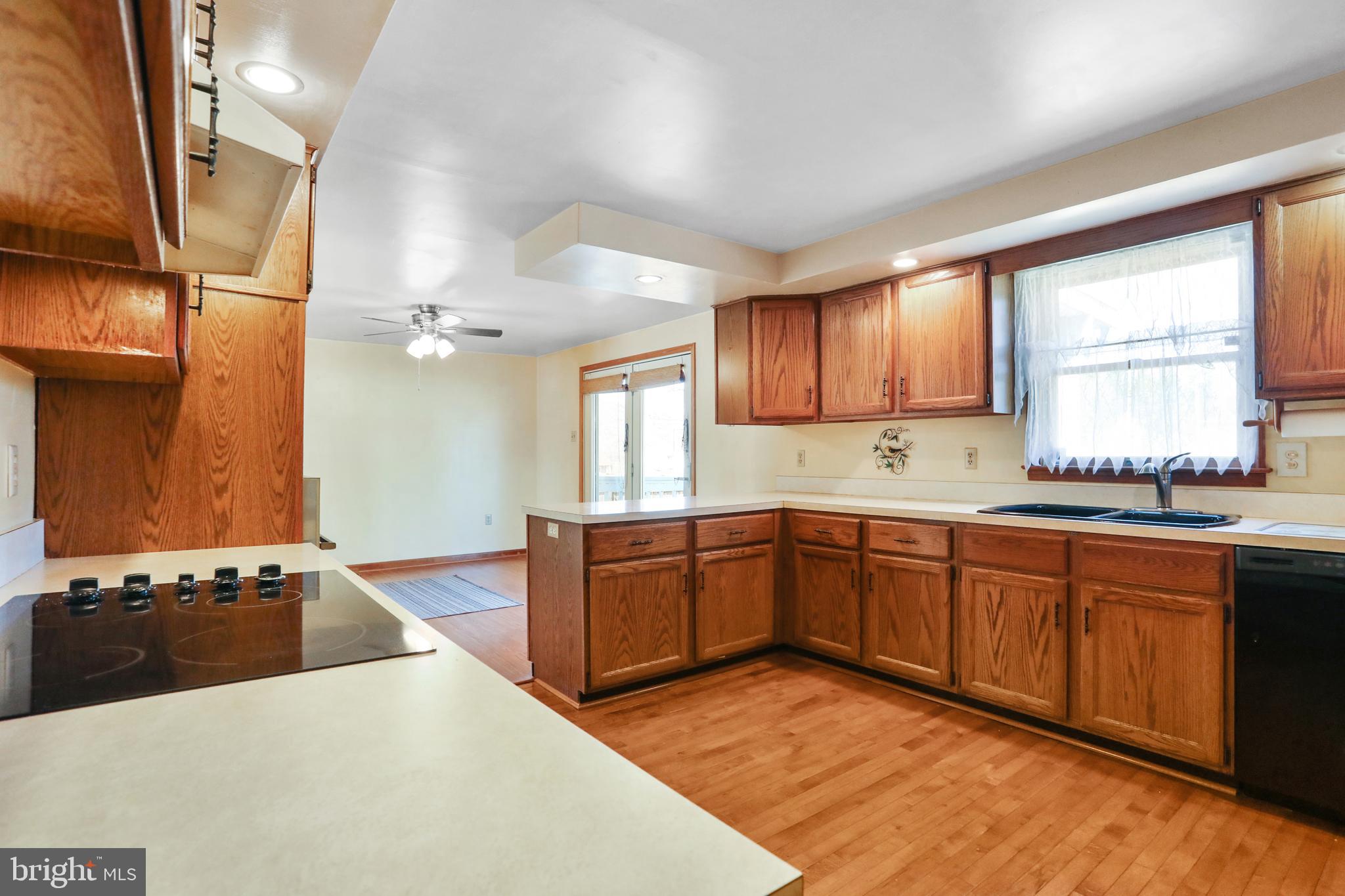 402 West 4th Avenue Ranson, WV 25438 - Photo 14 of 32