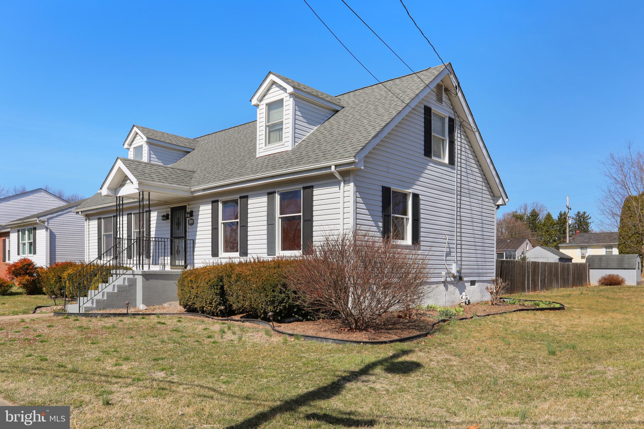 402 West 4th Avenue Ranson, WV 25438 - Photo 4 of 32