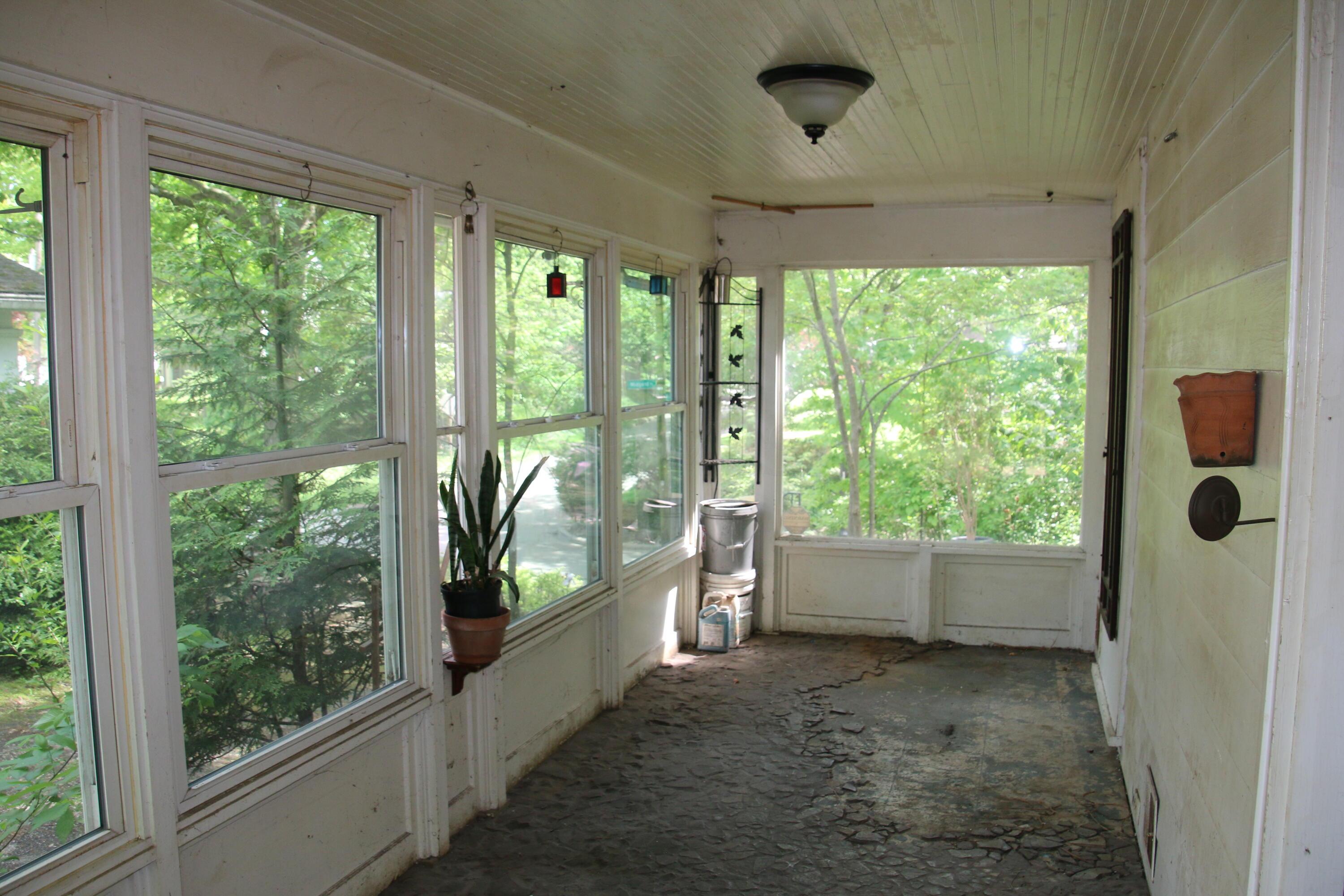 434 Midgard Road Columbus, OH 43202 - Photo 9 of 16 4 season room with lots of windows and HVAC!