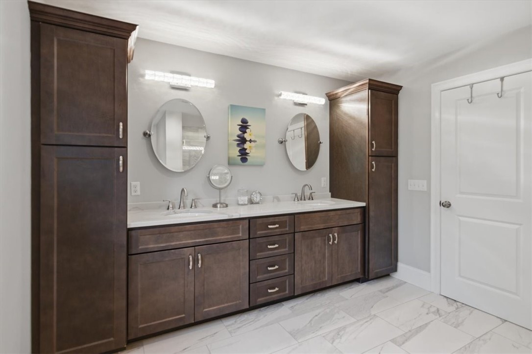 81 Cedar Forest Road Smithfield, RI 02917 - Photo 23 of 49 Master vanity
