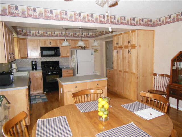 10856 Summerfield Road Temperance, MI 48182 - Photo 9 of 19 20354294-8.JPG