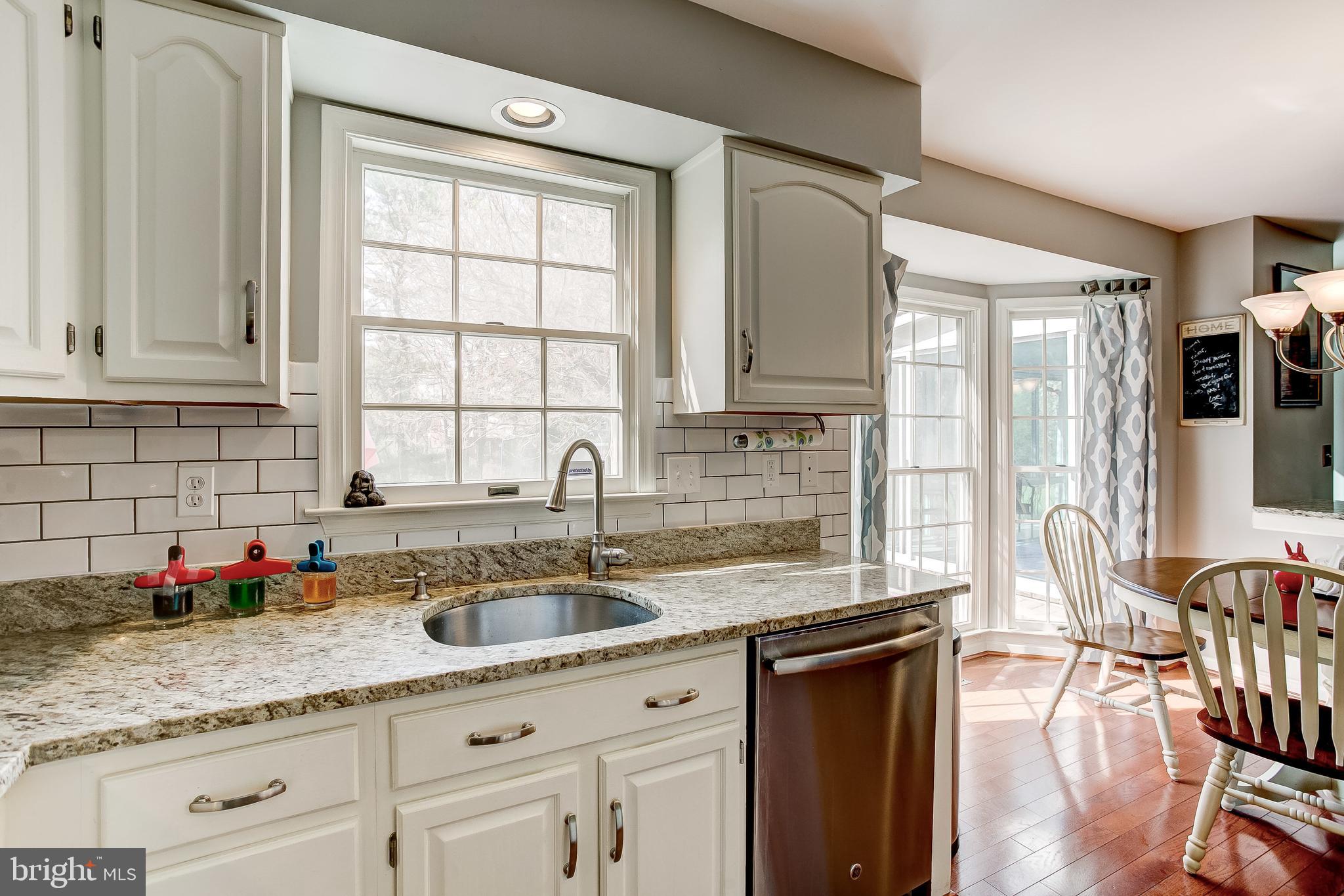 15925 York Road Sparks, MD 21152 - Photo 16 of 51 Subway tile backsplash