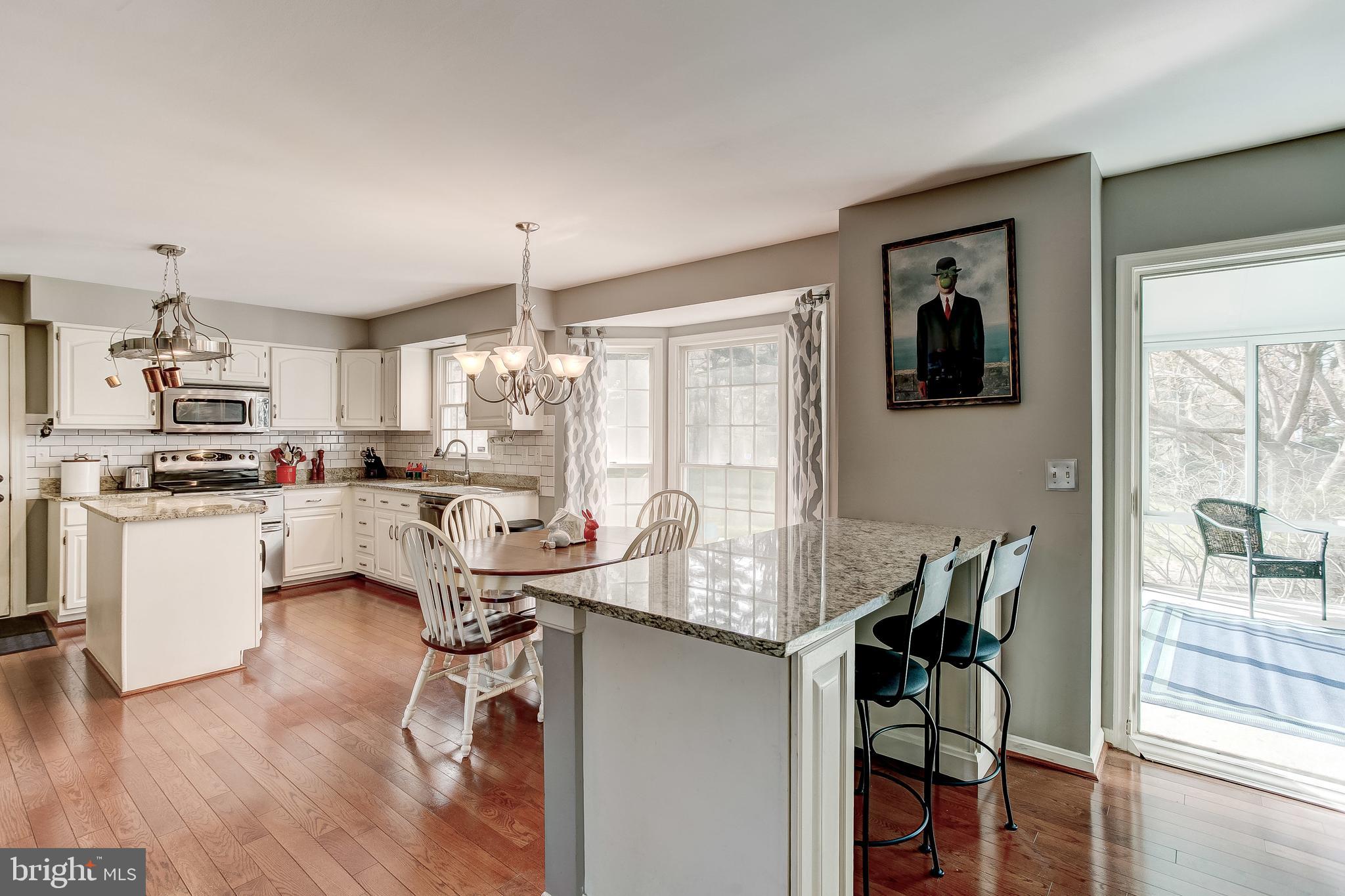 15925 York Road Sparks, MD 21152 - Photo 19 of 51 Second island between family room and kitchen