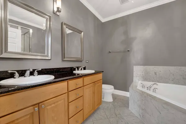 $550,000 | 4543 North Malden Street, Unit 2N, Chicago, IL 60640