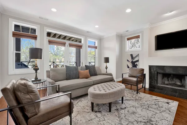 $550,000 | 4543 North Malden Street, Unit 2N, Chicago, IL 60640