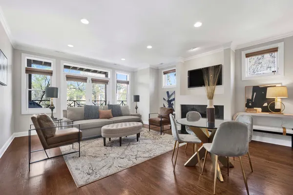 $550,000 | 4543 North Malden Street, Unit 2N, Chicago, IL 60640