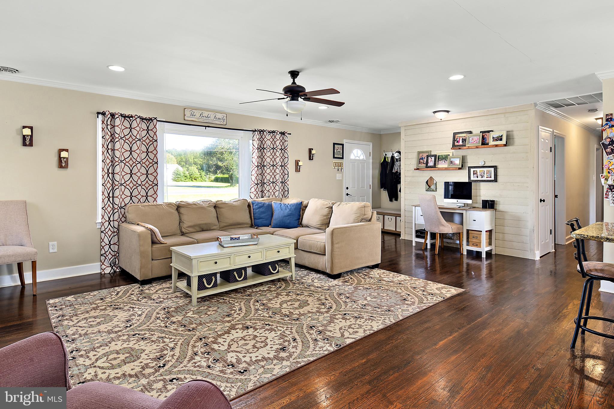 10045 Friendship Road Berlin, MD 21811 - Photo 13 of 45 Living Room