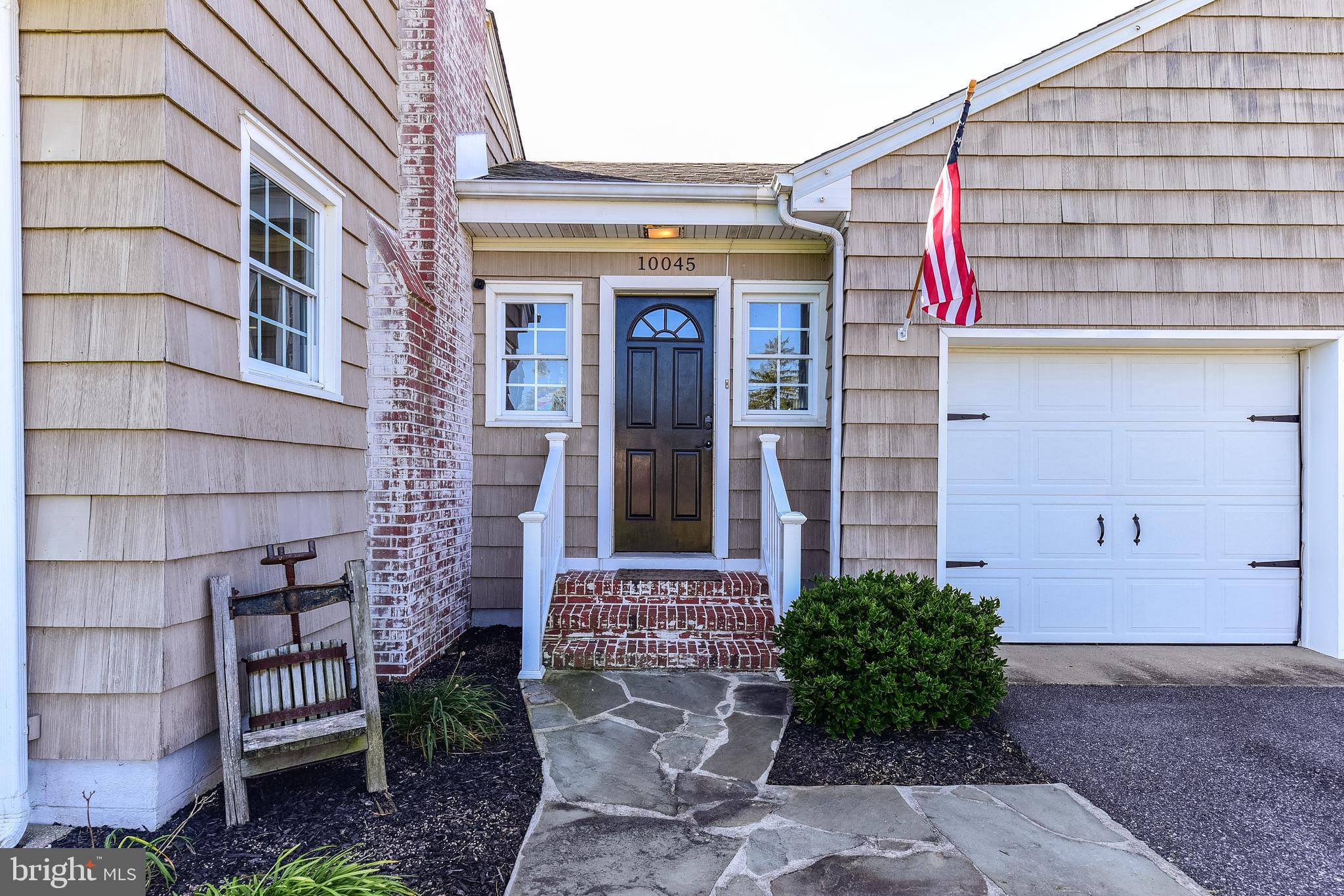10045 Friendship Road Berlin, MD 21811 - Photo 5 of 45 Entry Way Adjacent to Garage