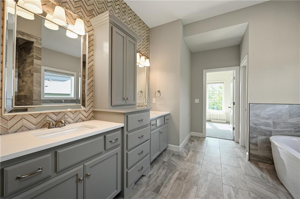 190 Southwest Roosevelt Ridge Lee's Summit, MO 64081 - Photo 22 of 39 Gallery Image 22