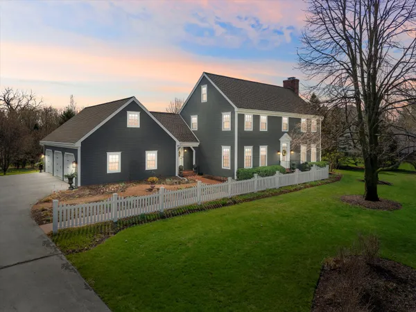 $949,900 | W289N3344 Lost Creek Court, Delafield, WI 53072