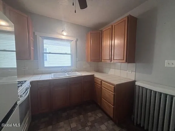 $1,650 | 17 Cuyler Avenue, Unit 2, Albany, NY 12209