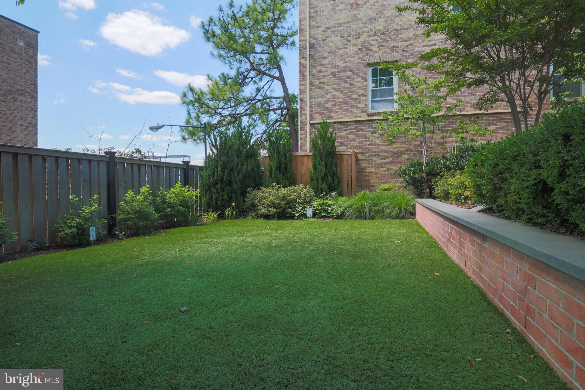 1636 Beekman Place Northwest, Unit D Washington, DC 20009 - Photo 38 of 45 Dog-free turfed recreation area.