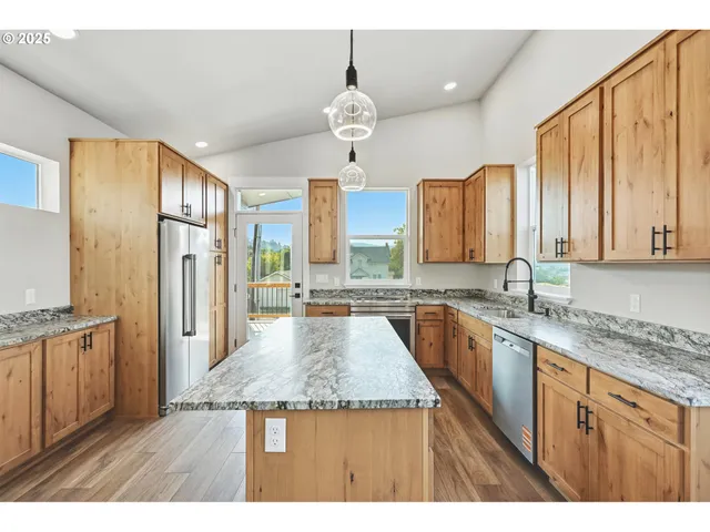 $439,900 | 914 Clark Street, The Dalles, OR 97058