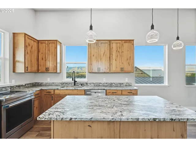 $439,900 | 914 Clark Street, The Dalles, OR 97058