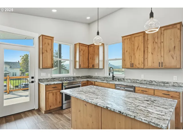 $439,900 | 914 Clark Street, The Dalles, OR 97058