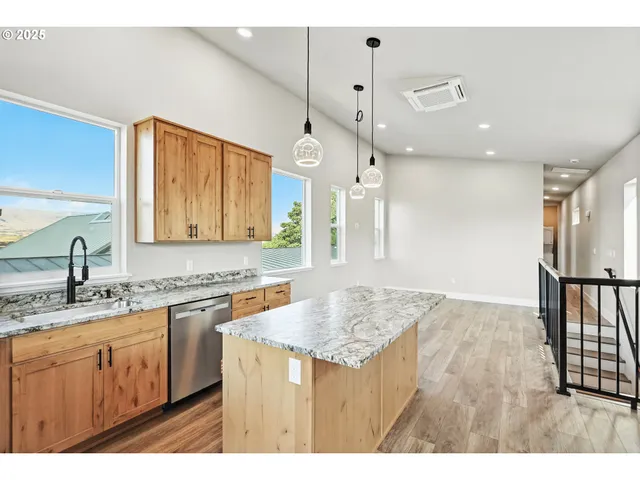 $439,900 | 914 Clark Street, The Dalles, OR 97058