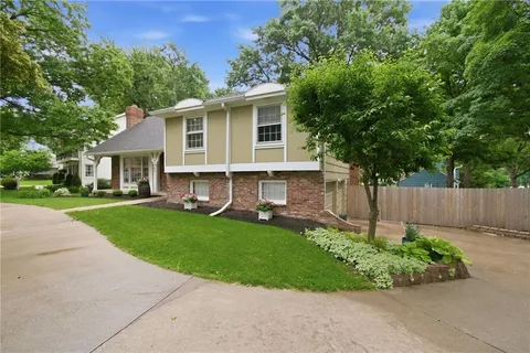 $545,000 | 5443 West 100th Street, Overland Park, KS 66207