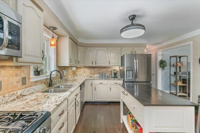 $494,000 | 19 James Henry Drive, Barrington, NH 03825