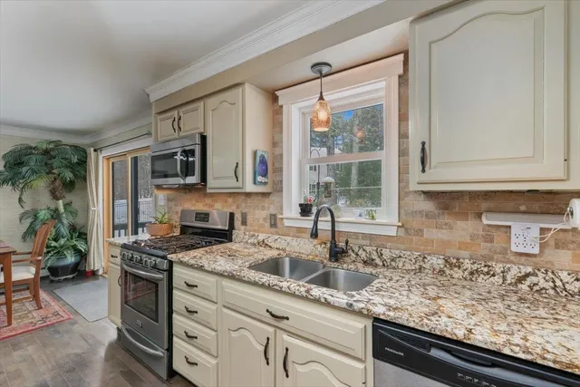 $494,000 | 19 James Henry Drive, Barrington, NH 03825