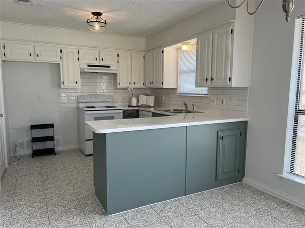 $2,200 | 202 South Sendero Drive, Decatur, TX 76234