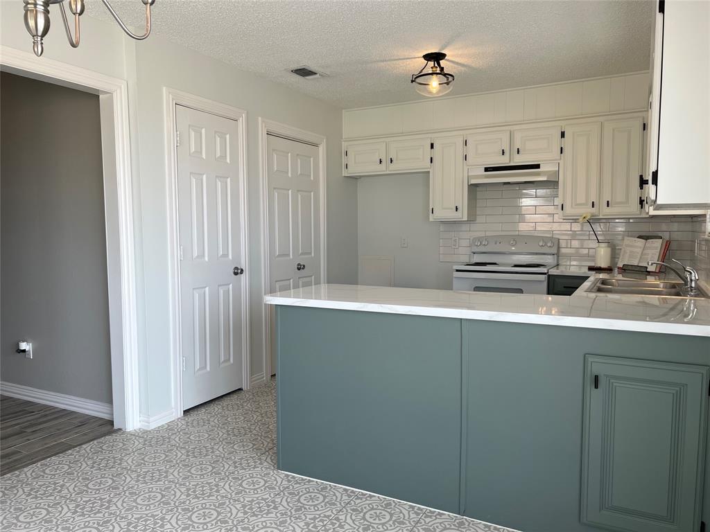 202 South Sendero Drive Decatur, TX 76234 - Photo 2 of 18