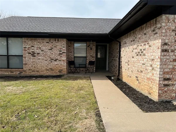 $2,200 | 202 South Sendero Drive, Decatur, TX 76234