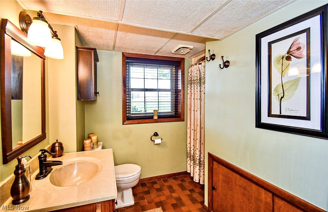 680 Pontius Road Mogadore, OH 44260 - Photo 30 of 35 680 Pontius St NW, Mogadore, OH 44260 - Bathroom 2