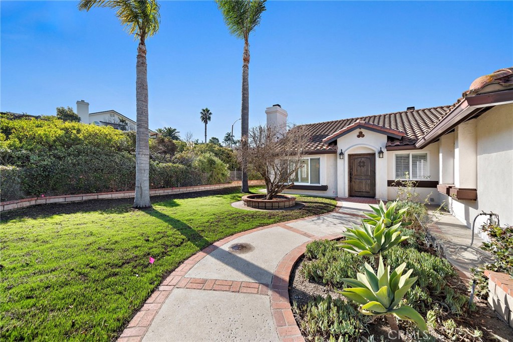 2847 Calle Heraldo San Clemente, CA 92673 - Photo 15 of 16 Welcoming entry.