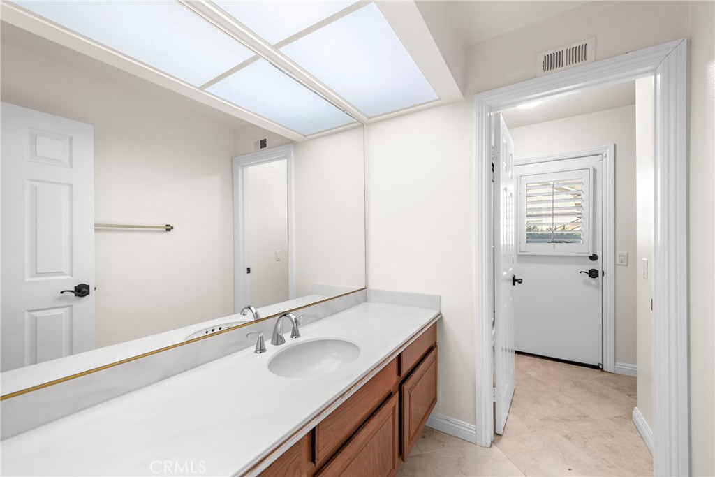 2847 Calle Heraldo San Clemente, CA 92673 - Photo 8 of 16 Secondary bathroom with tub/shower.