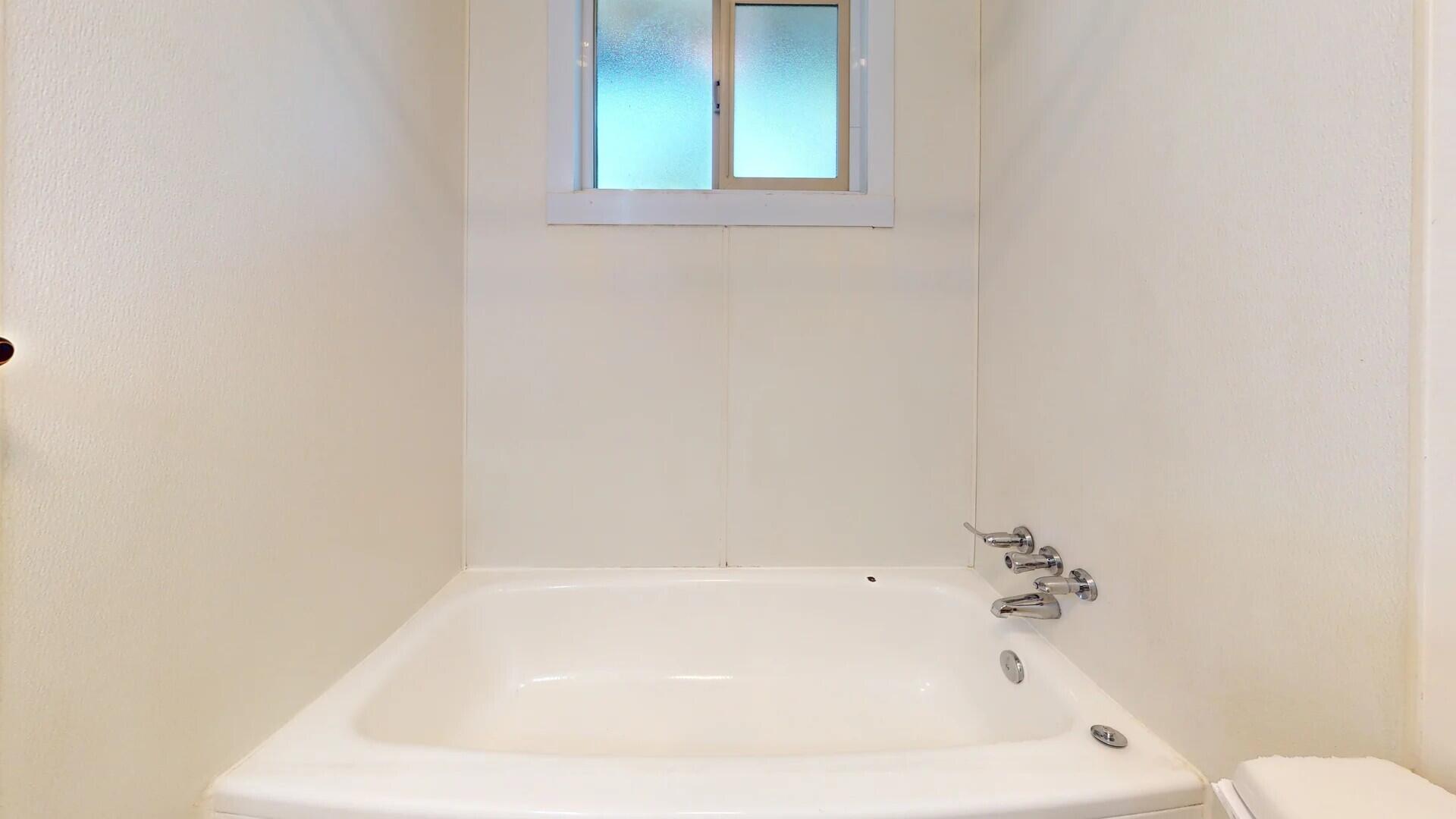 1553 Riverside Drive Redding, CA 96001 - Photo 4 of 51 Unit 1 Bathroom