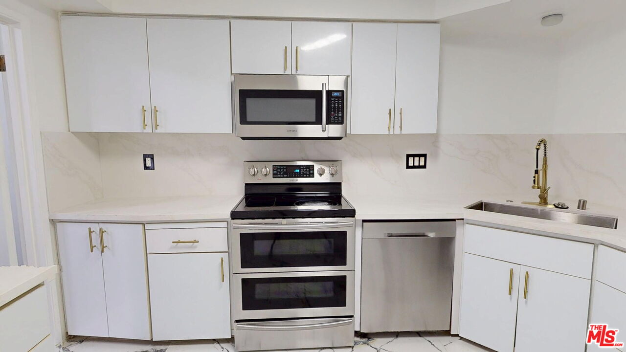 14335 Huston Street, Unit 113 Sherman Oaks, CA 91423 - Photo 7 of 21