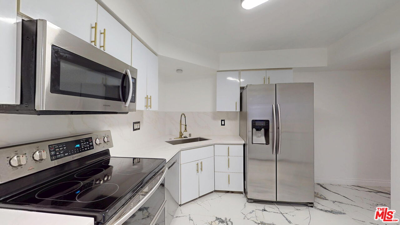 14335 Huston Street, Unit 113 Sherman Oaks, CA 91423 - Photo 9 of 21