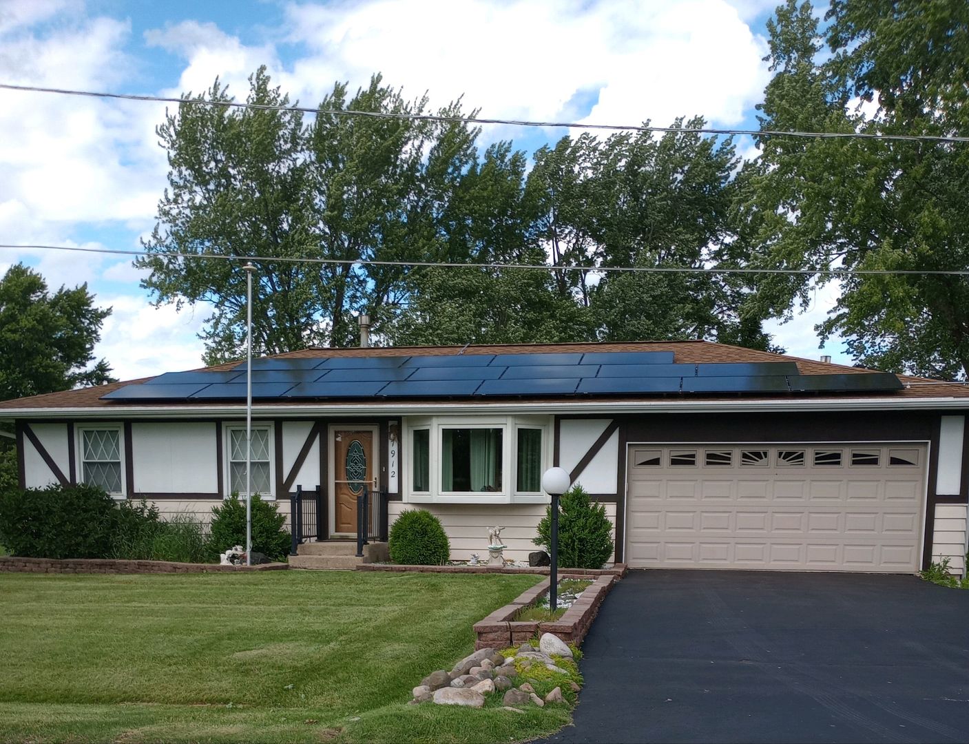 7912 Elm Street Harvard, IL 60033 - Photo 1 of 37 a front view of a house with a garden