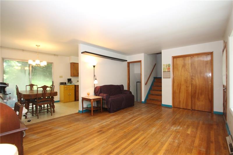 514 Crawford Road Pittsburgh, PA 15237 - Photo 3 of 18 Gallery Image 3