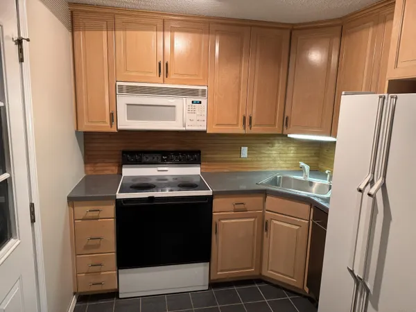 $1,700 | 239 Old Farms Road, Unit 7B, Avon, CT 06001