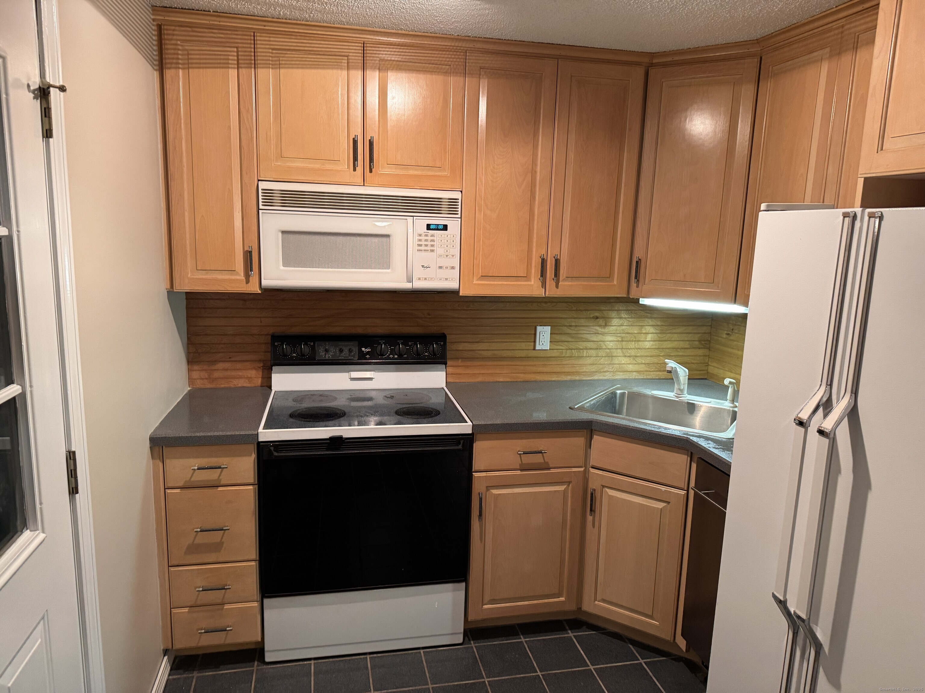 239 Old Farms Road, Unit 7B Avon, CT 06001 - Photo 23 of 28