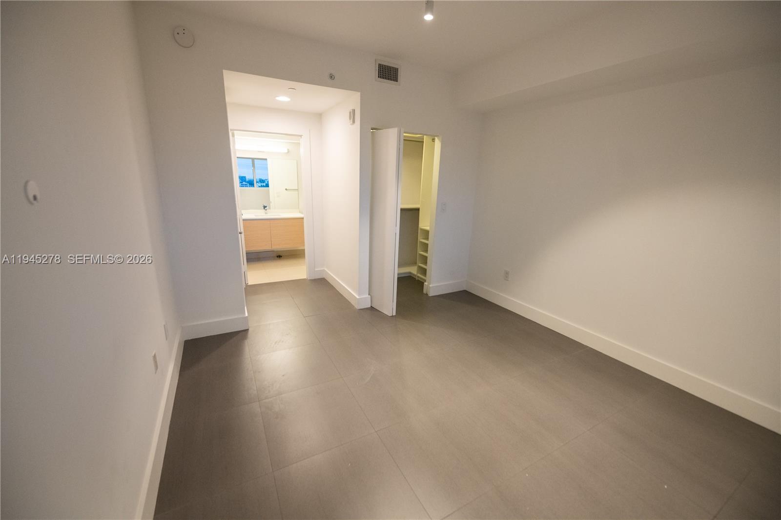 600 Northeast 27th Street, Unit 1602 Miami, FL 33137 - Photo 20 of 34 an empty room with windows