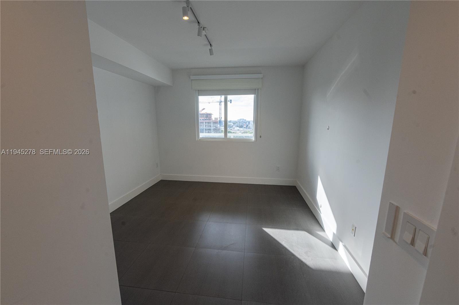 600 Northeast 27th Street, Unit 1602 Miami, FL 33137 - Photo 24 of 34 an empty room with a window