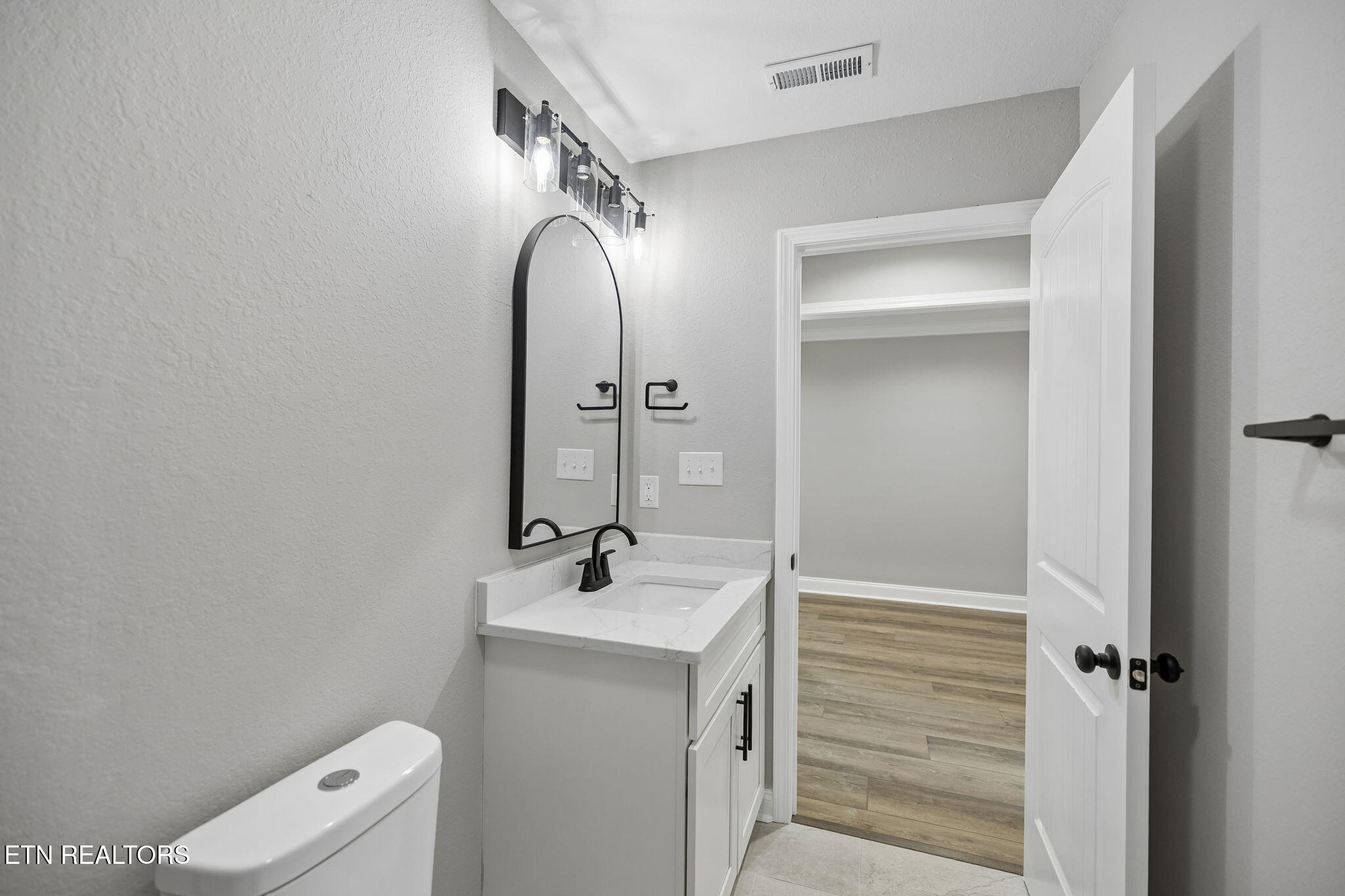 802 Johnson Road Maryville, TN 37804 - Photo 26 of 43 Guest Bath