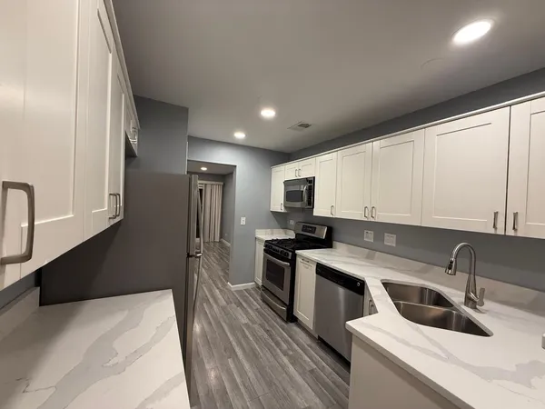 $334,900 | 274 Sheffield Drive, Unit 274, Schaumburg, IL 60107
