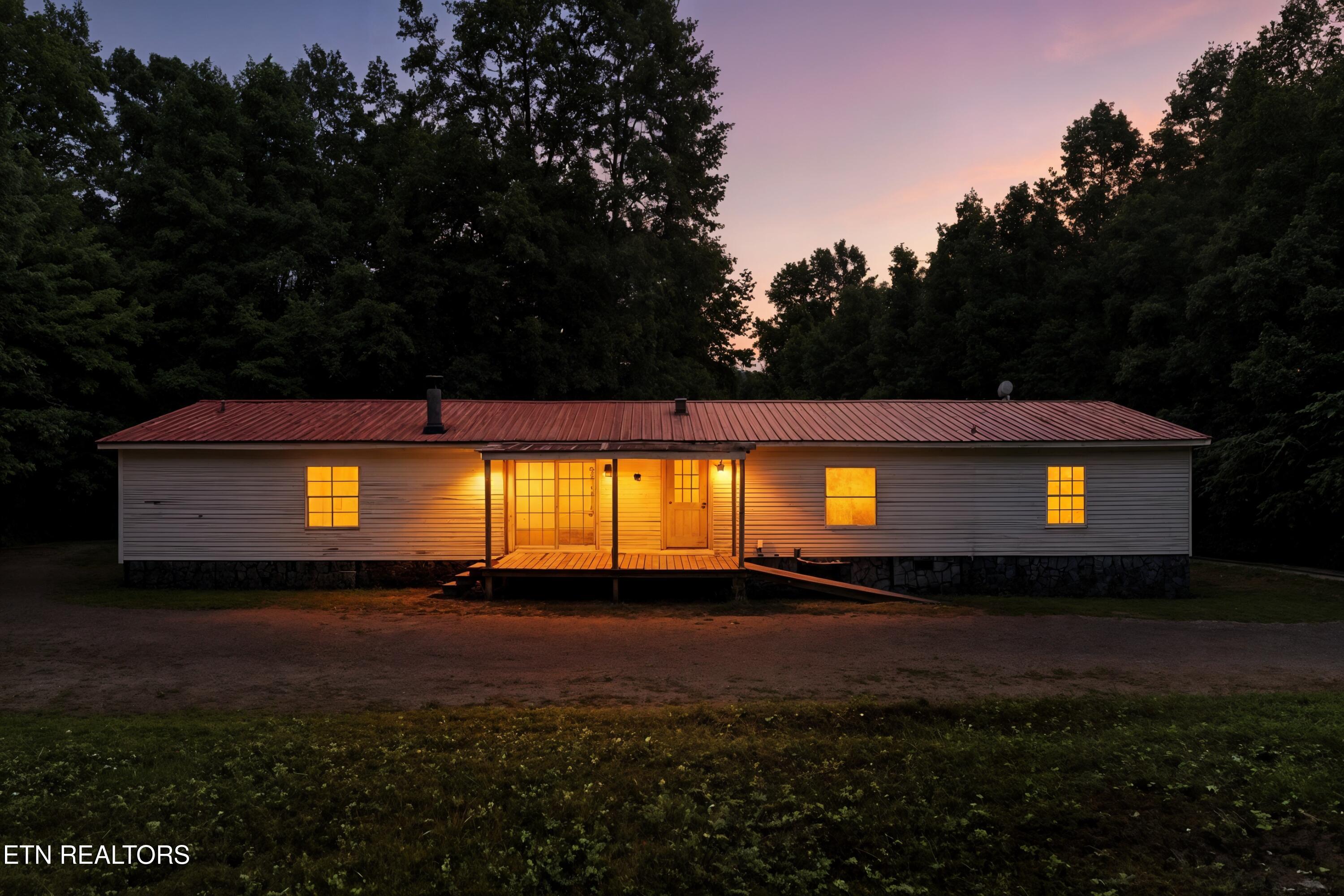 9848 Heiskell Road Heiskell, TN 37754 - Photo 35 of 35 DSC05193_twilight_f7f2142a-3a6f-483b-857